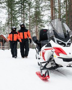 Electric snowmobile tour in Rovaniemi